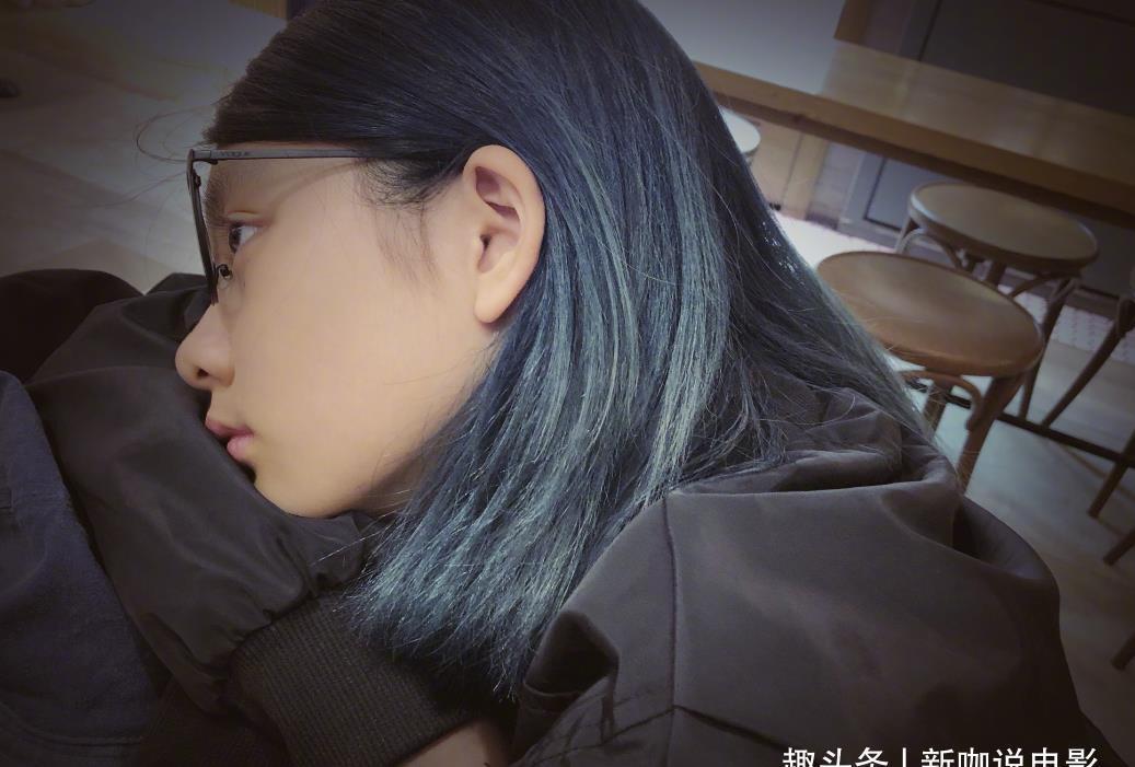 暗恋桃花源|15岁黄多多起点高，与何炅同台演话剧，优雅气质溢出屏幕