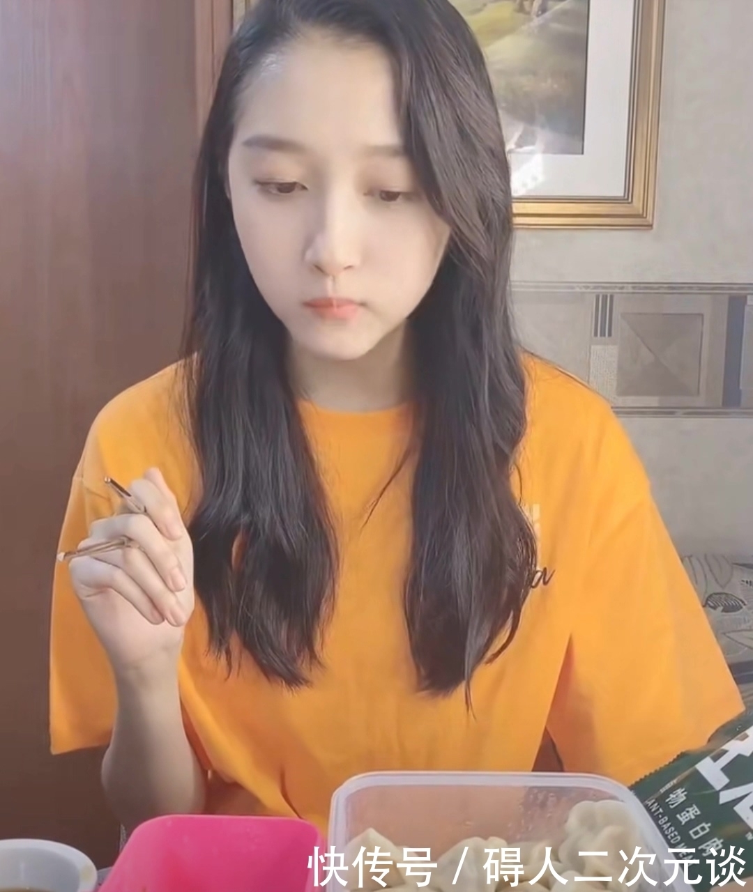 矛头 关晓彤自证没有假吃,网友却把矛头指向推广人造肉,评论区炸锅