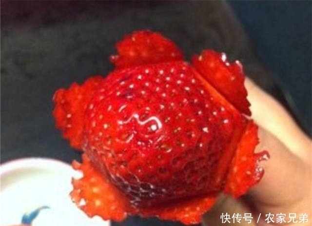 30秒完成一朵“草莓玫瑰花”,制作超级简单,赶紧学会发朋友圈