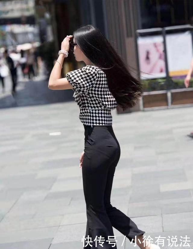 小姐姐|见识了“小黑裤”，想必修身打底裤也该过时了，这样穿时髦又高级