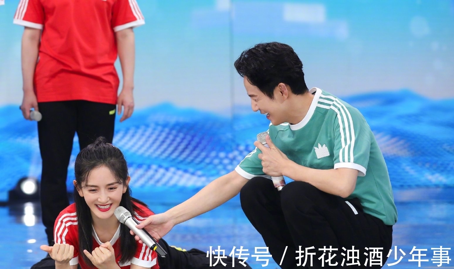 快樂(lè)家族5人沉寂后,湖南衛(wèi)視主持人大洗牌,2位后浪獨(dú)當(dāng)一面