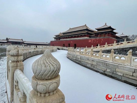 组图：北京迎2022年初雪 故宫覆盖白雪更显魅力