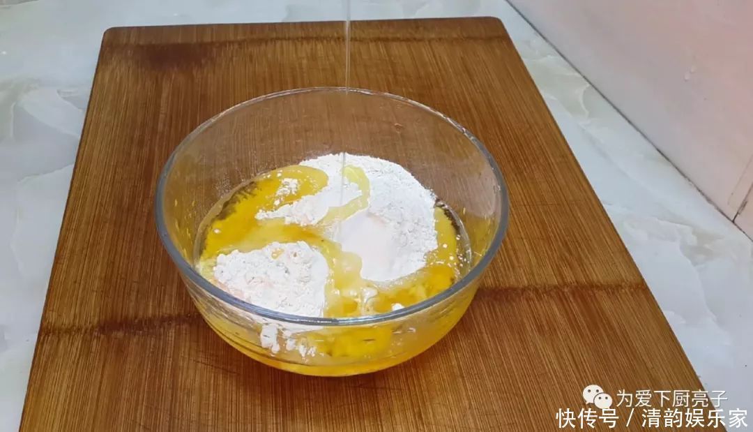 必备|过年餐桌必备小零食,不加一滴水,30多年头一次见,比麻花还好吃