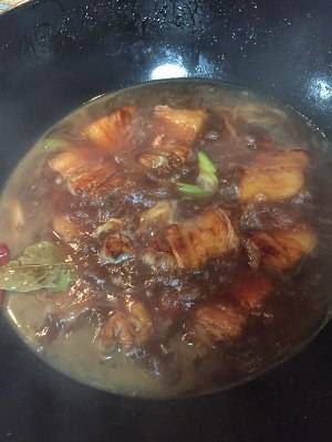  今天出门买了五花肉，送您美味的红烧五花肉，肥而不腻，美味下饭