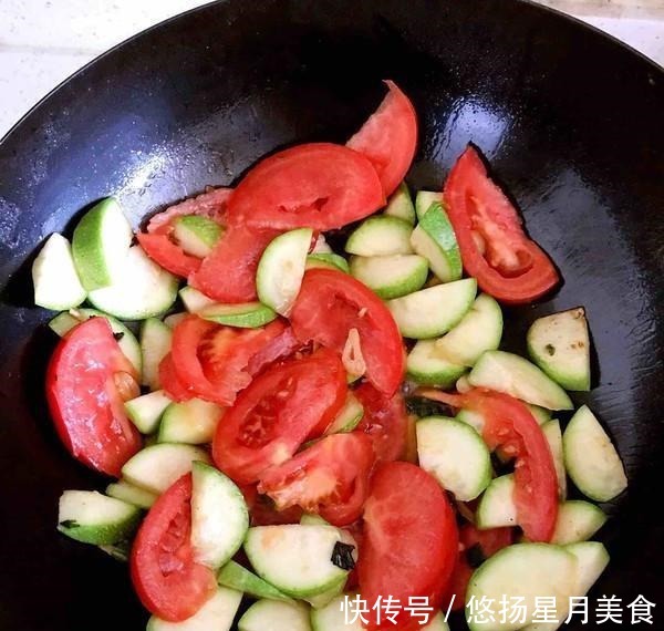 a1725|天气寒冷,这道菜应该经常为家人食用,用来做晚餐,软嫩鲜香