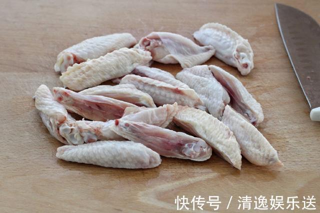 玉米淀粉|教你做菠萝咕咾鸡翅，菠萝处理有技巧，酸甜香嫩才够味