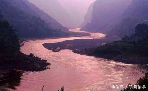 雨天|我国唯一未被污染的长江支流，雨天变“血河”，两岸毒蛇成群