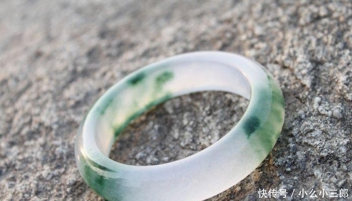 飘花手镯|飘花手镯戴一段时间后,飘花竟然不见了,首饰的色彩也更淡了