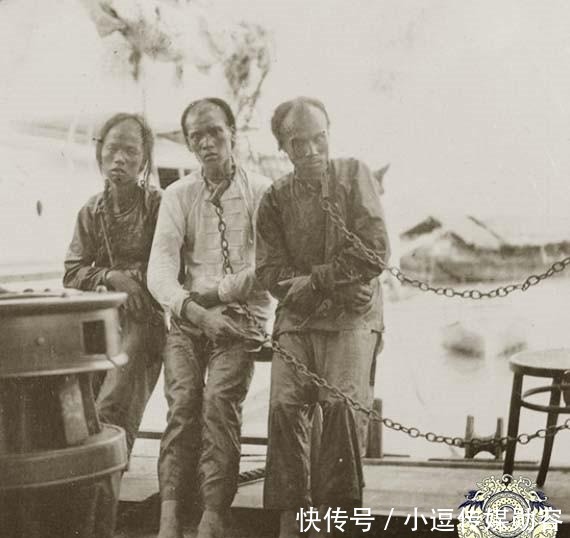 照片中|直击清末民初的中国海盗:船上有枪炮火力强大,图二是海盗女首领