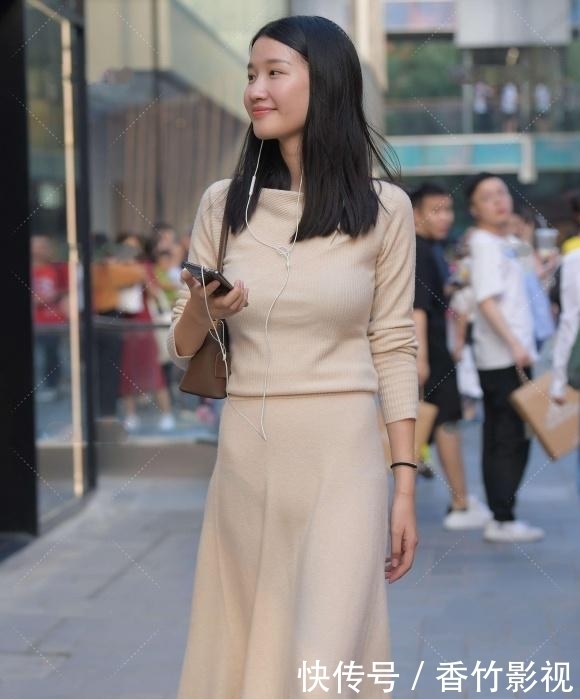 春季针织衫配毛呢裙，穿出温婉优雅的美，美的落落大方又迷人