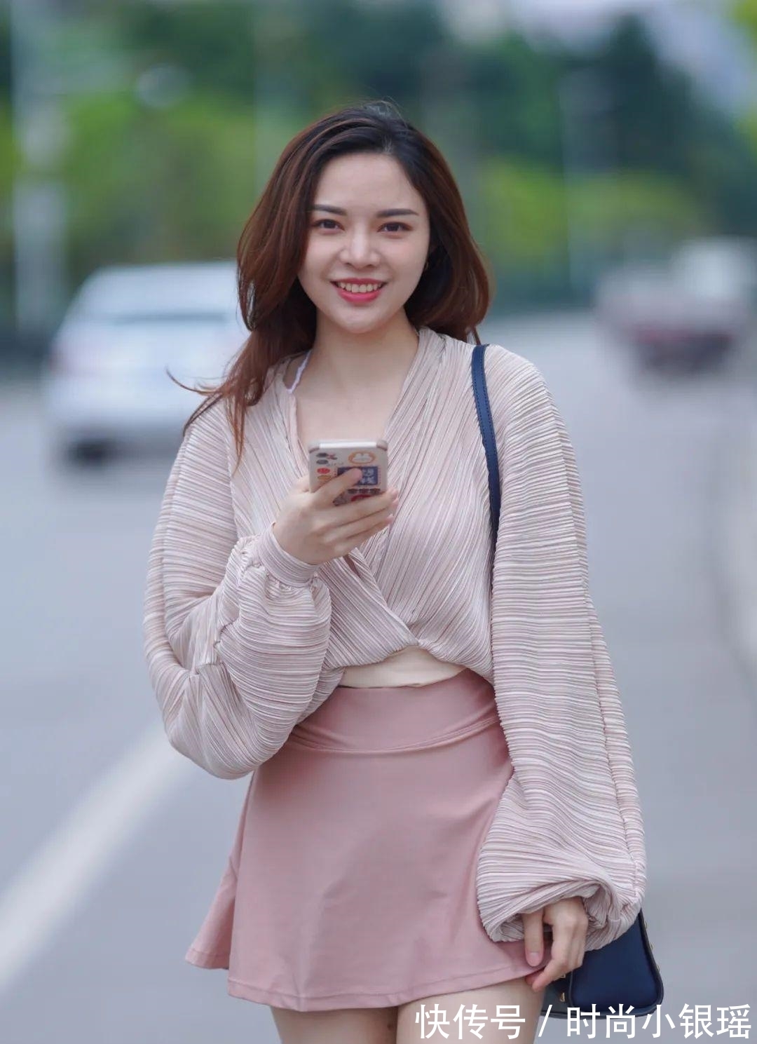 小姐姐|小姐姐的显腿穿搭很到位，算是凸显魅力的关键所在