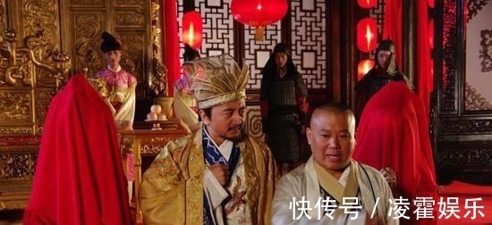 唐伯虎#才女上联“张长弓,骑奇马,三更作战”,才子的下联很绝妙