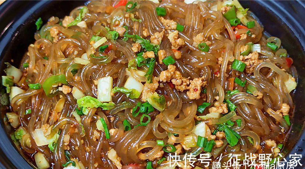 家常菜肉末粉条，鲜香酸辣，特别开胃，我们家冬天常吃