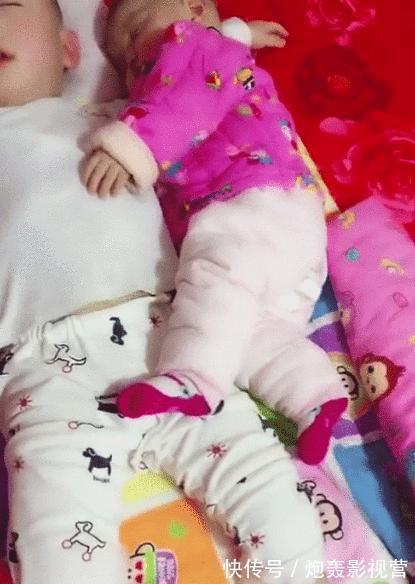 妹妹|“最暖的哥哥”火了,4岁哥哥哄妹妹睡觉,掀开被子后睡姿太暖心