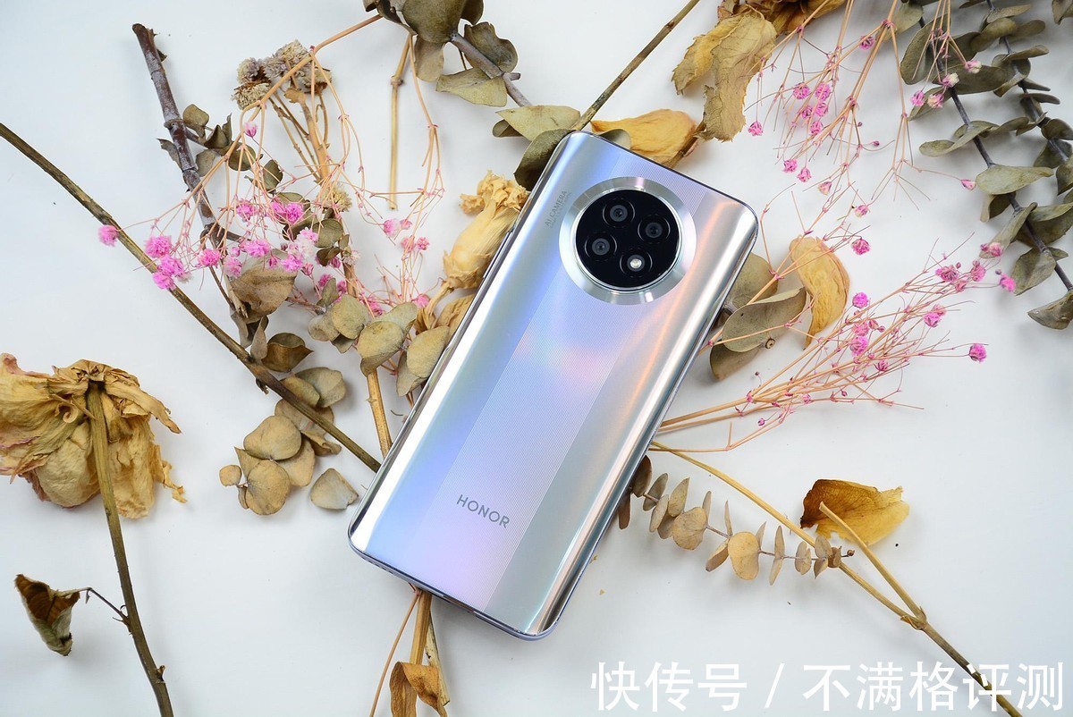 边框|中端机不再吹性能了？国产“全是屏”手机回归，荣耀X20评测