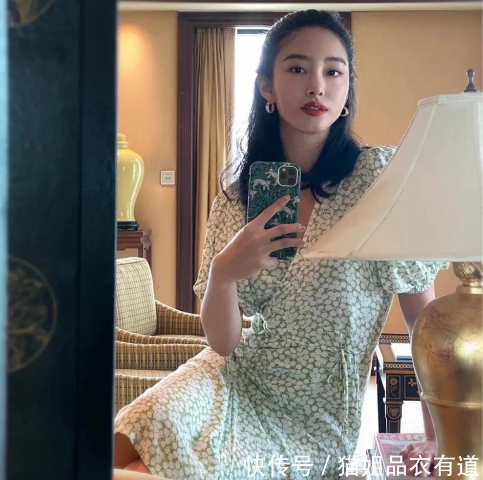 碎花裙美成仙|别人穿碎花裙美成仙,而你却穿出“土味”?多半是踩了这3个雷区