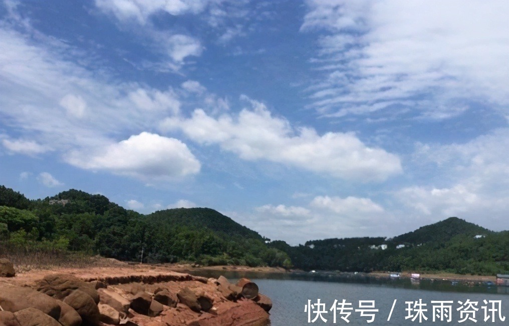 钓鱼高手狂拉大板鲫有绝活,这10个字一年四季都受用——盛世三渔