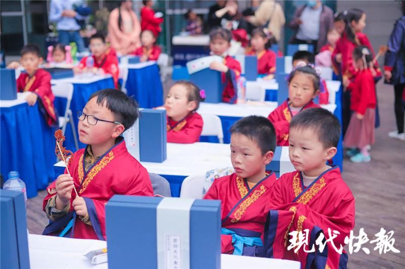 南京建邺图书馆读书日活动举行，6名学生获得“优秀小义工”