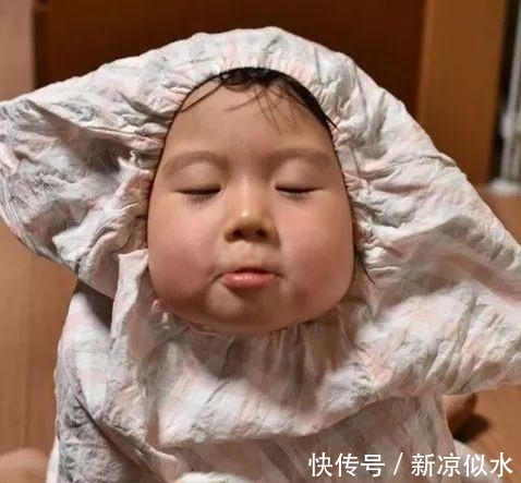 小m|人类幼崽有多可爱?这坑娃的妈给女儿拍了近千张“丑照”