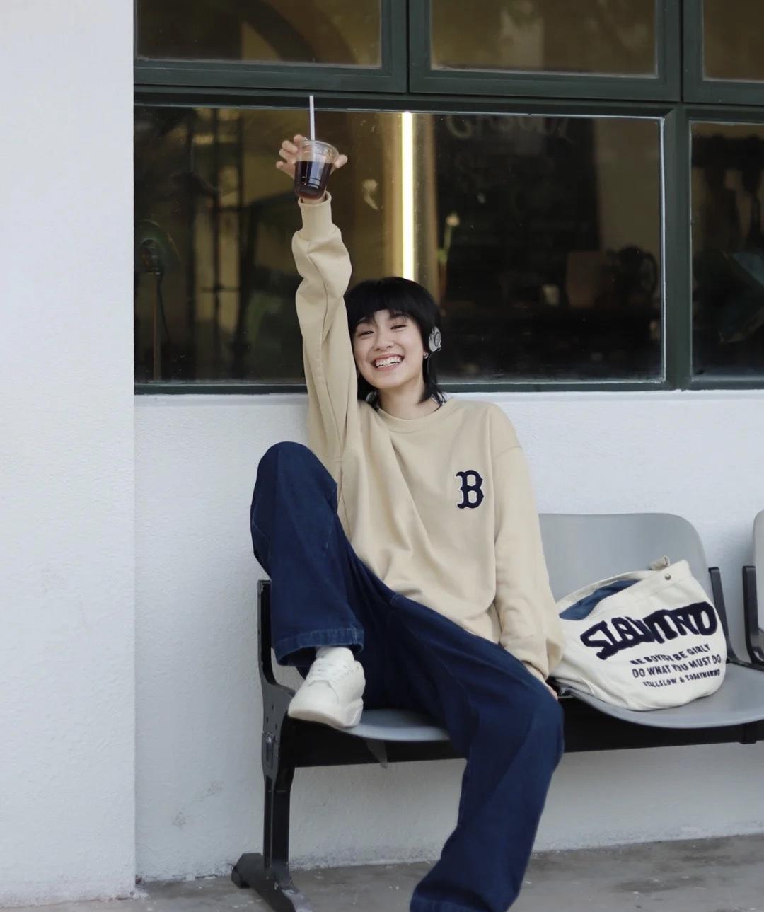 温暖|小个子女生这样穿卫衣,让你冬日也温暖又洋气,休闲感满分!