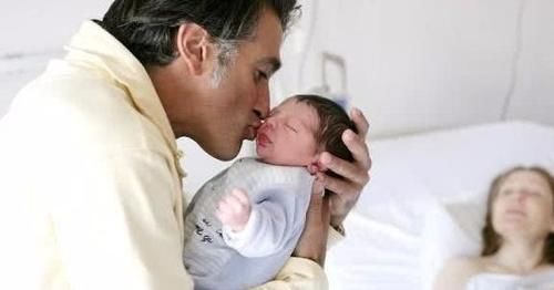 产妇|产后这4个“第一次”,产妇要尽量把握好时间,可不能大意