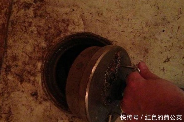 旧房|小伙打扫先辈旧房时,偶然看到“密码锁”,撬开一瞧顿时乐开了花