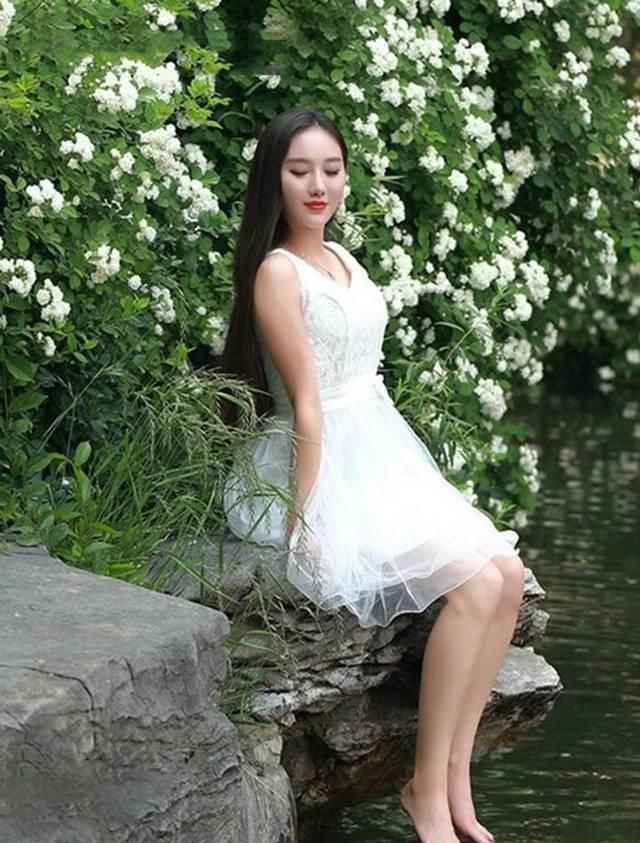 仙女|仙气飘飘的白色连衣裙,上身宛如仙女一般美丽