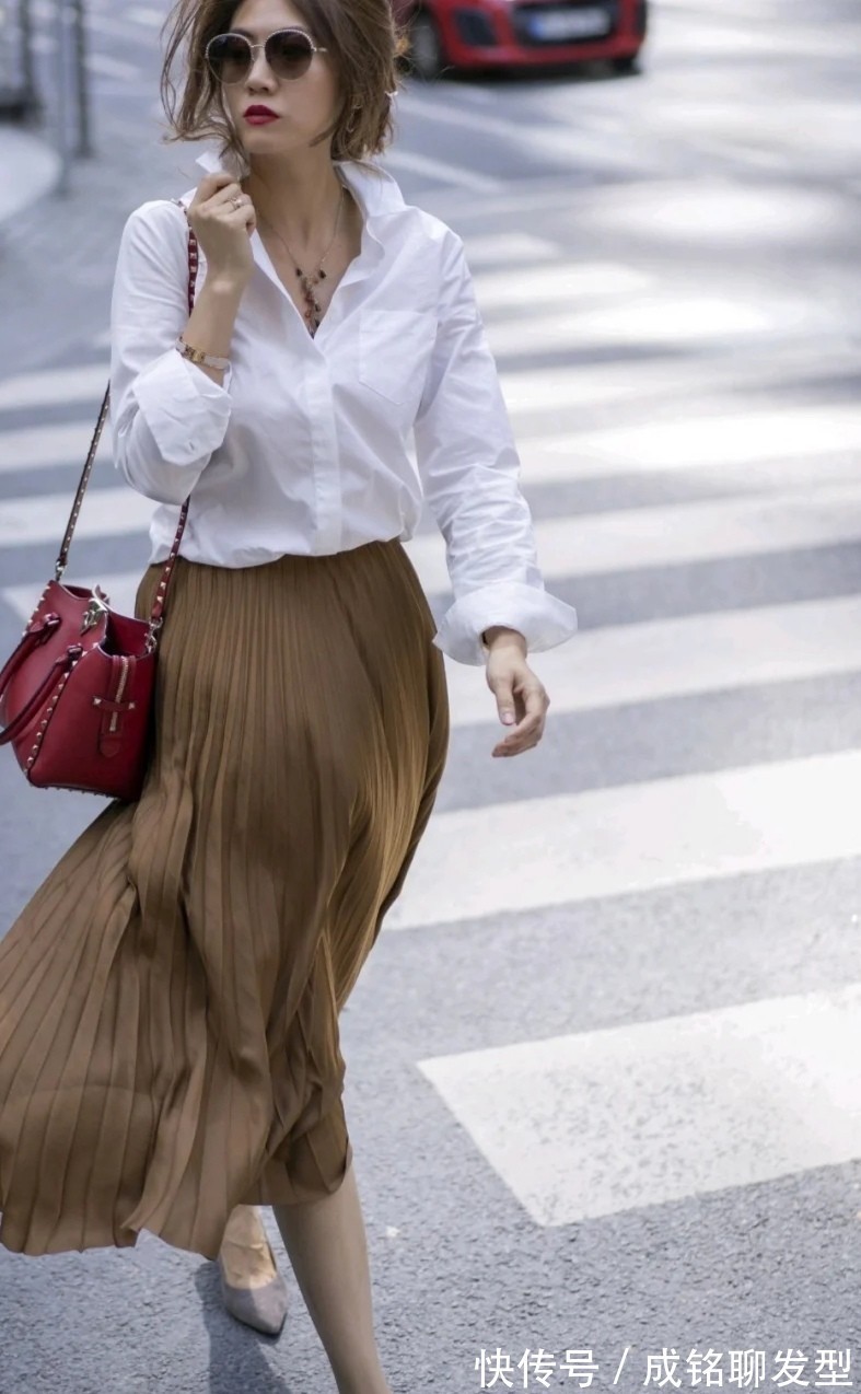 气质|奔五的女人别“扮嫩”,这样搭配成熟又有范,既有气质又有女人味