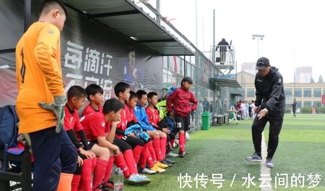 霍迎春|“相比原地脚弓传球,更需要教会孩子如何在对抗中传好球”
