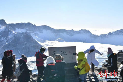 来自广州|比去年提前5天！长白山天池“冰镜”今日“重圆”