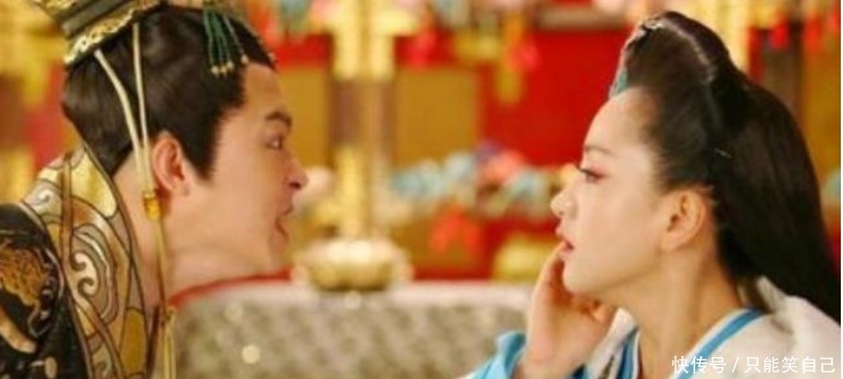 她和纳兰容若坠入爱河,他们嫁给康熙最终纳兰早逝,一直到老
