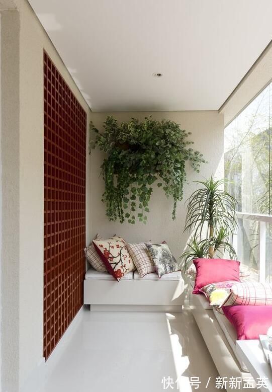 空调外机|你家阳台只用来晾衣服?邻居在阳台外侧打排矮柜,这做法太值得学