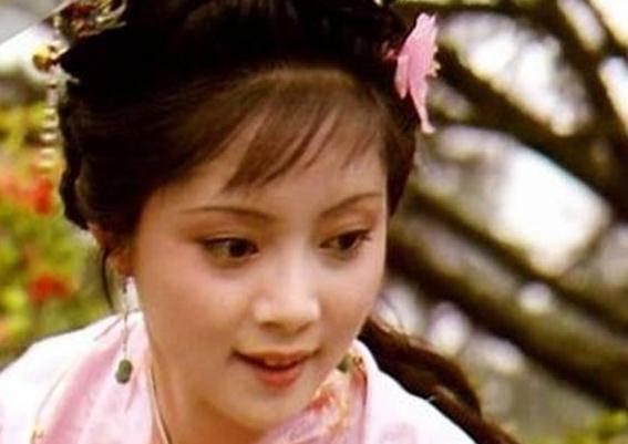 赵姨娘!红楼梦:蘅芜苑为什么布置得如“雪洞一般”?很多人没读懂薛宝钗