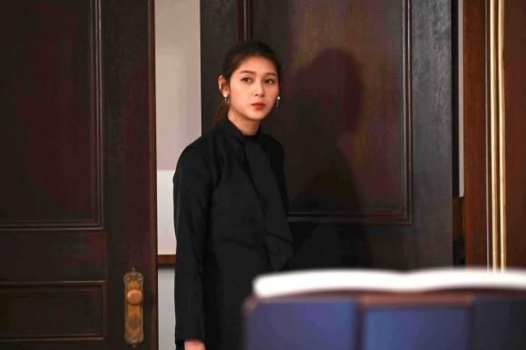 终于|假面骑士圣刃第九话：被遗忘的作品终于来了，剑闪和新老婆登场！