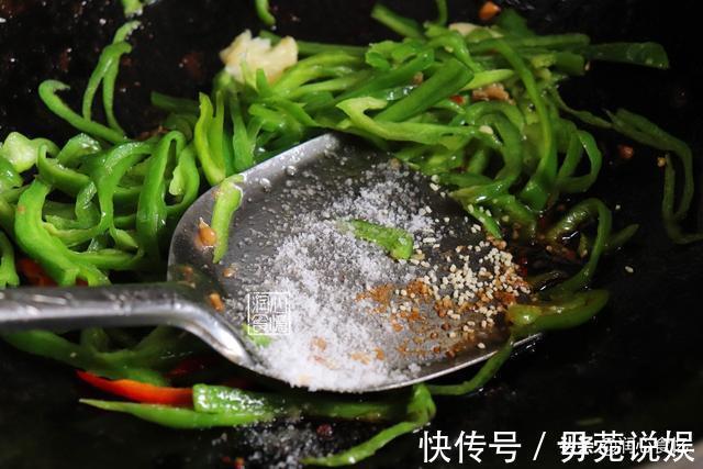 大厨|青椒炒肉丝,很多人第一步就错了,大厨教你3个技巧,营养又入味