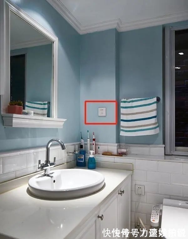 洗脸盆|洗脸盆边装插座?老师傅建议大家注意这个细节,现在知道还不晚