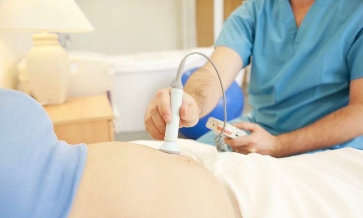 孕妈|孕妇生产时遭10个实习生围观，引发难产！了解这些孕妇远离难产