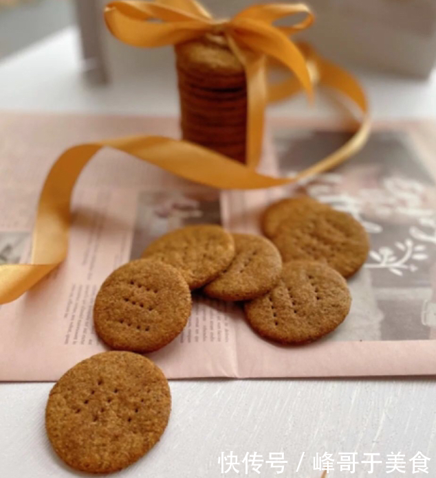 饼干,黑全麦饼干的做法,非常适合新手的一款甜点,没有什么难度