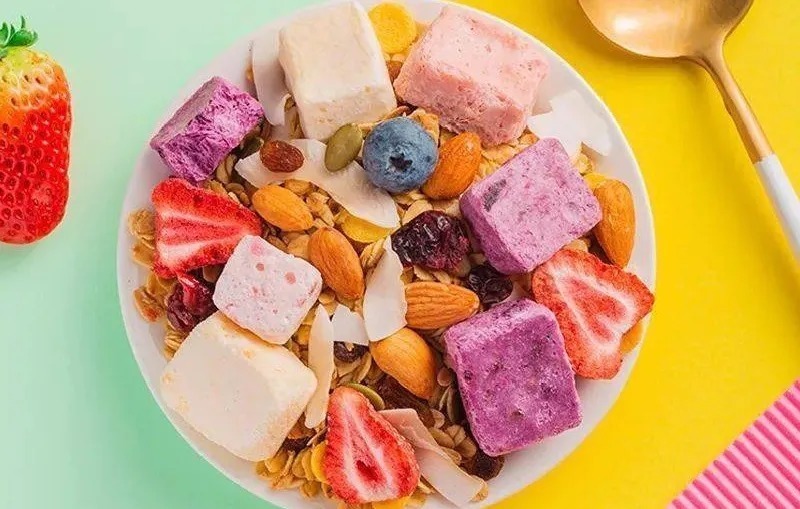 食物|鑫景健康：减肥中，那些食物看似很「健康」，实际上沾了就会胖？