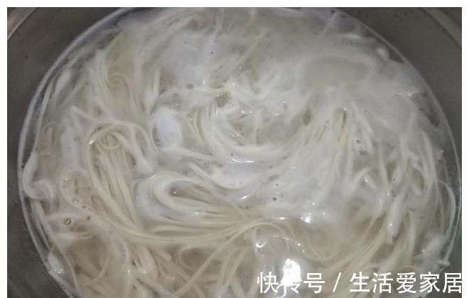 小白|葱油拌面怎么做才好吃?把握好料汁比例,小白也能做出美味的拌面