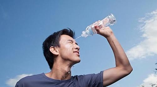 刚刚喝进去的水，需要多久形成尿液？或许让你感到意外