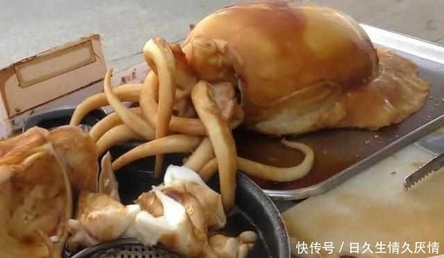 这种街边小吃卖45一斤，很多人都没有吃过，顾客天天排长队等着