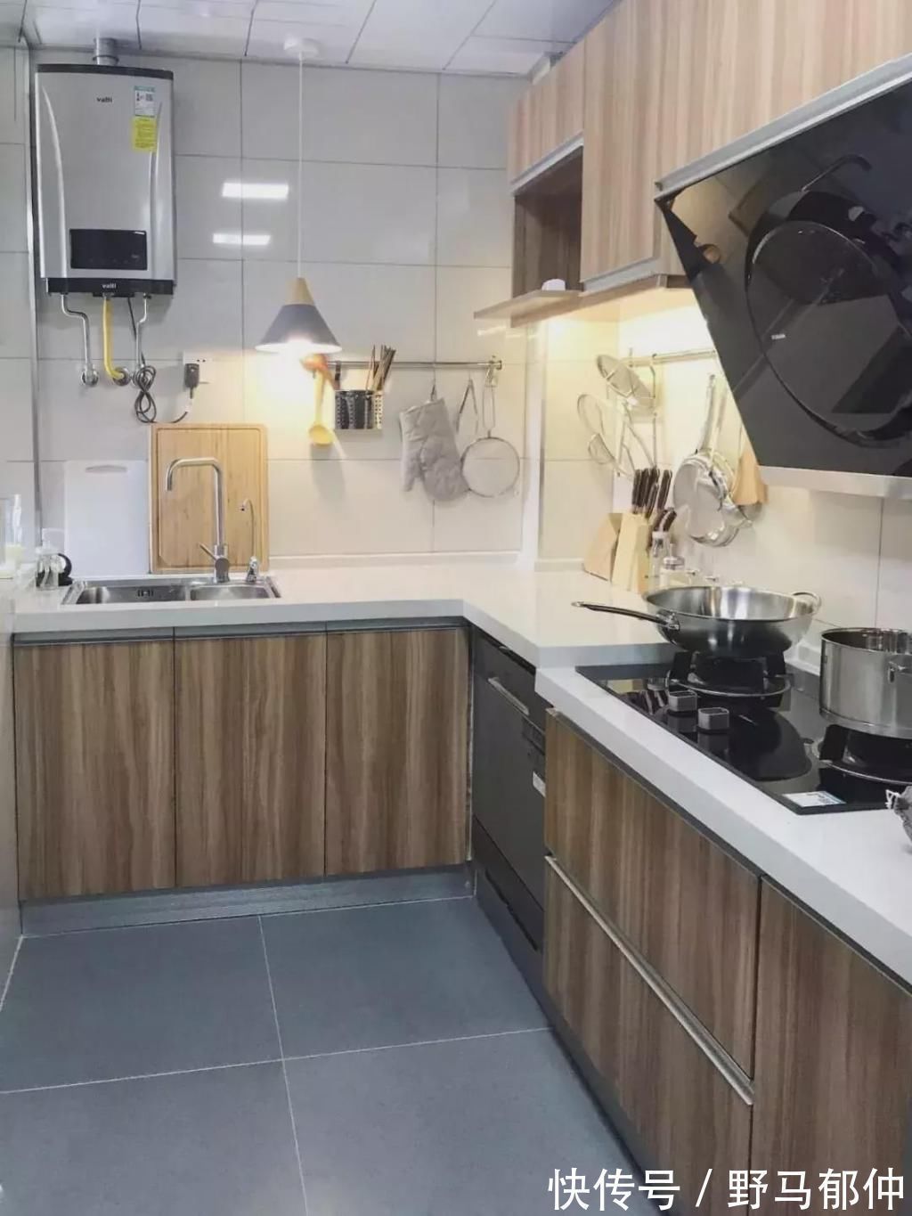 高低台|越来越多人厨房都做高低台,现在流行这么装,好看又实用