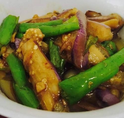 青椒遇上它，皮肤白了，气血也好了，女人不想满脸皱纹，可以试试