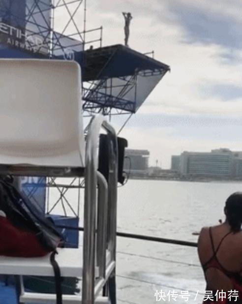 红婵|全红婵阿布扎比千里传喜,20米腾空入海水花消失,感谢周继红