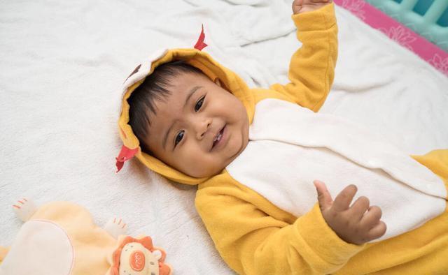 父母们|长牙期除了补钙,3种营养也很重要,辅食安排好宝宝牙齿长得好