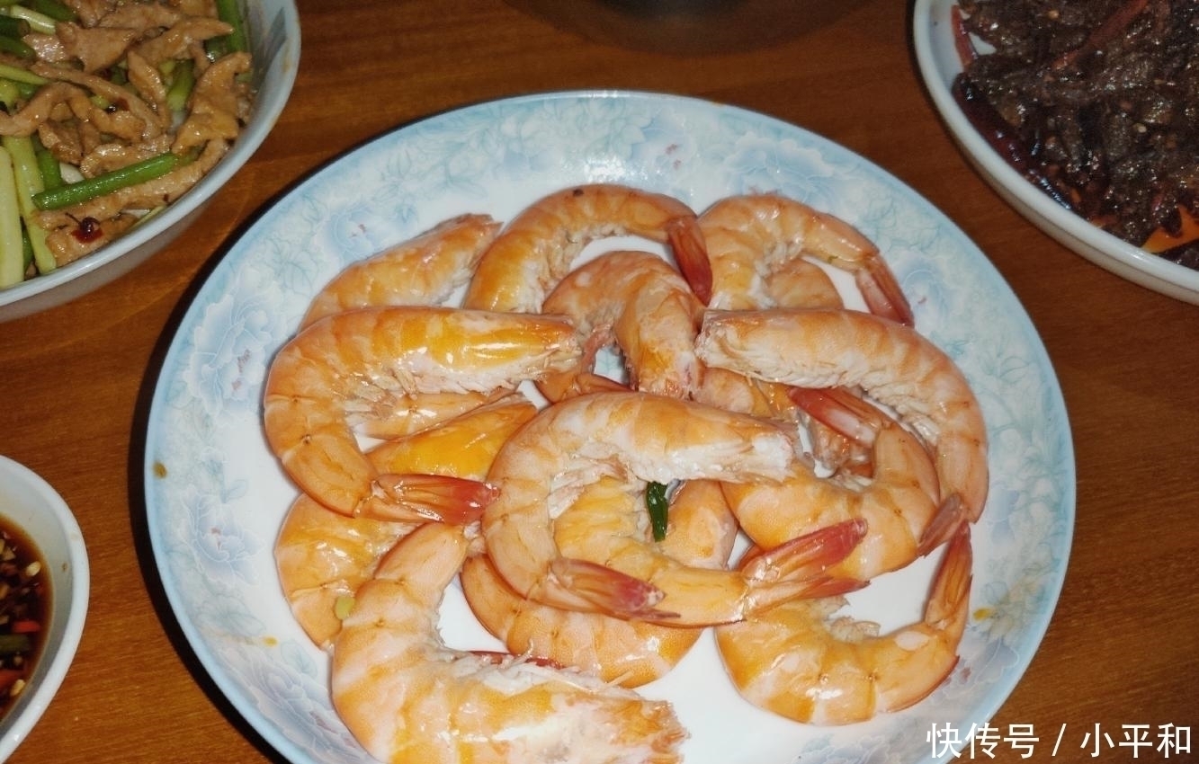 西芹拌腐竹|初五亲戚来拜年,做了满满的三大桌菜,吃出家的味道,客人都说好