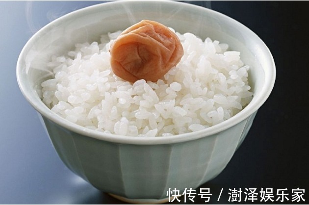 松软|米饭煮的不好吃教你4个妙招煮米饭,米饭香气十足更松软