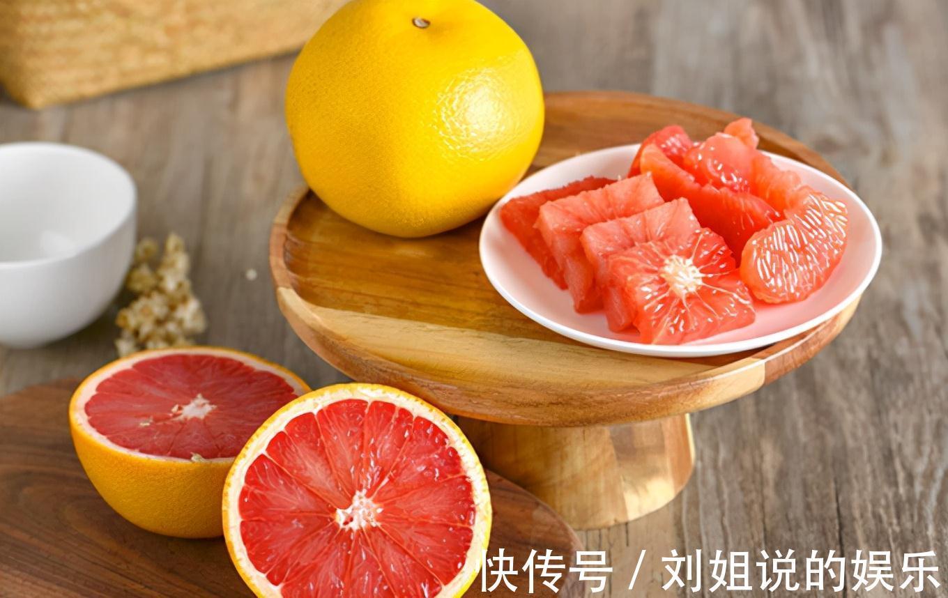 好处|秋天吃柚子好处多多，但这4种人尽量避开，别大意