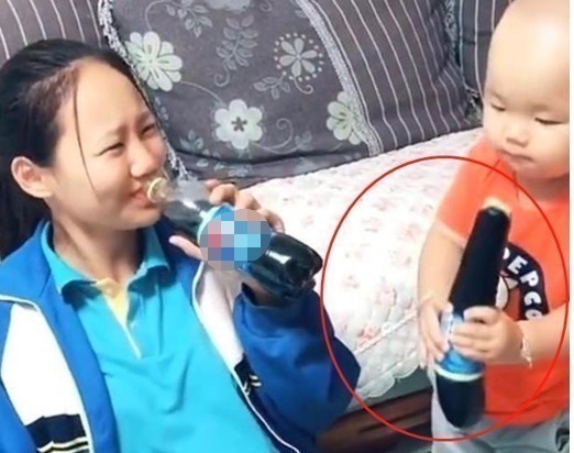 二胎家庭|“暴躁姐姐”在线教育弟弟,父母不敢帮儿子求情,网友:女中豪杰